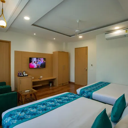 Hotel Triton Grand-3