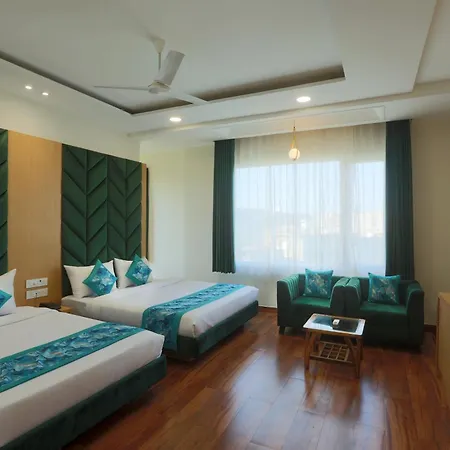 Hotel Triton Grand-2
